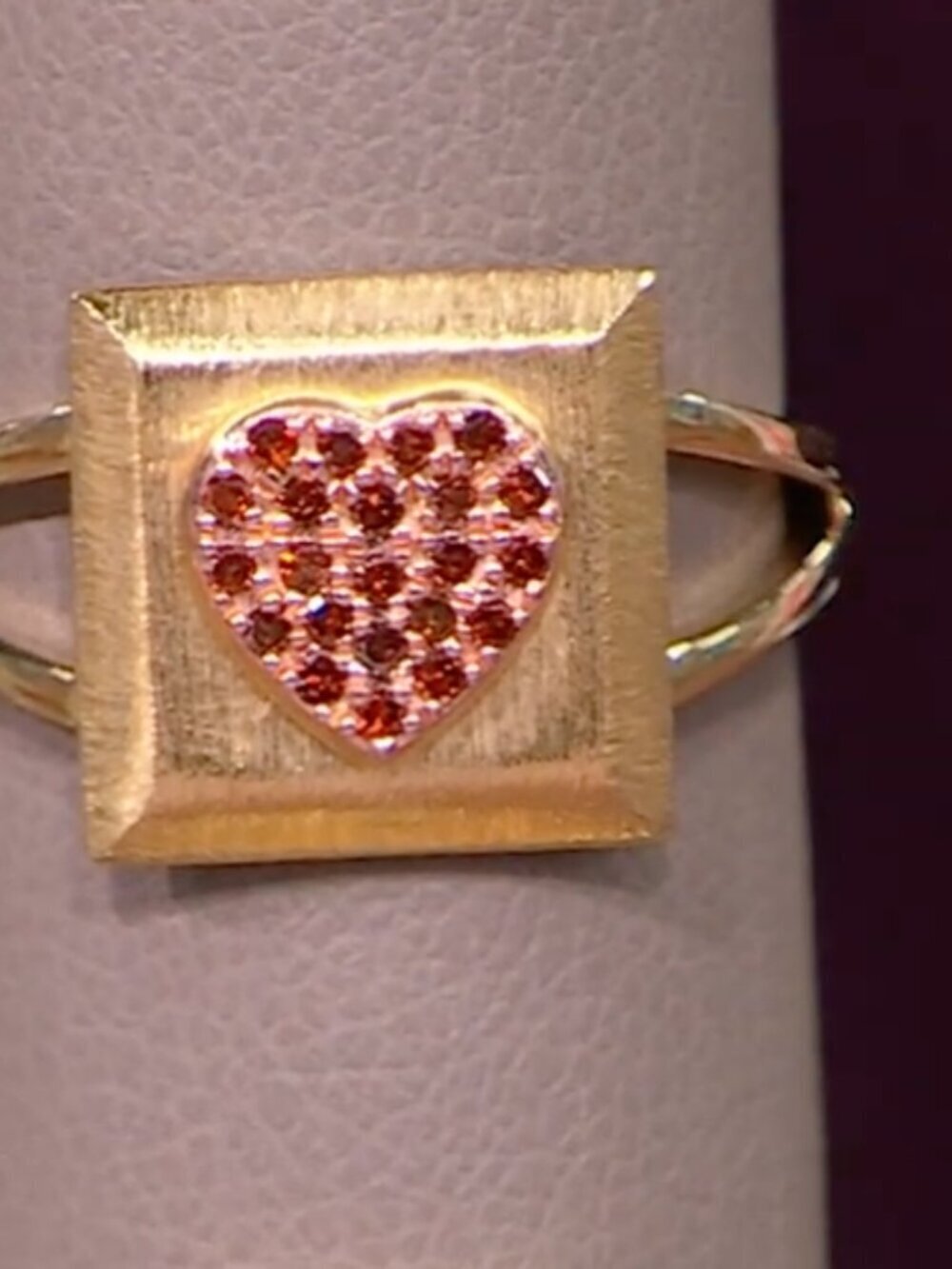 Rarities Carol Brodie Genuine .15 ctw Red Diamond Talisman Heart Ring 8 NWT - Picture 4 of 4